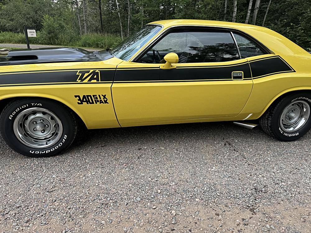 Dodge-challenger-1970-yellow-11