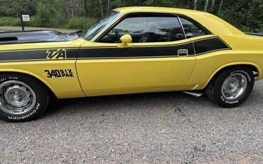 Dodge-challenger-1970-yellow-12