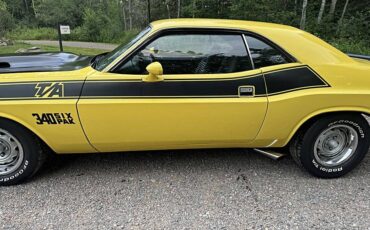 Dodge-challenger-1970-yellow-13