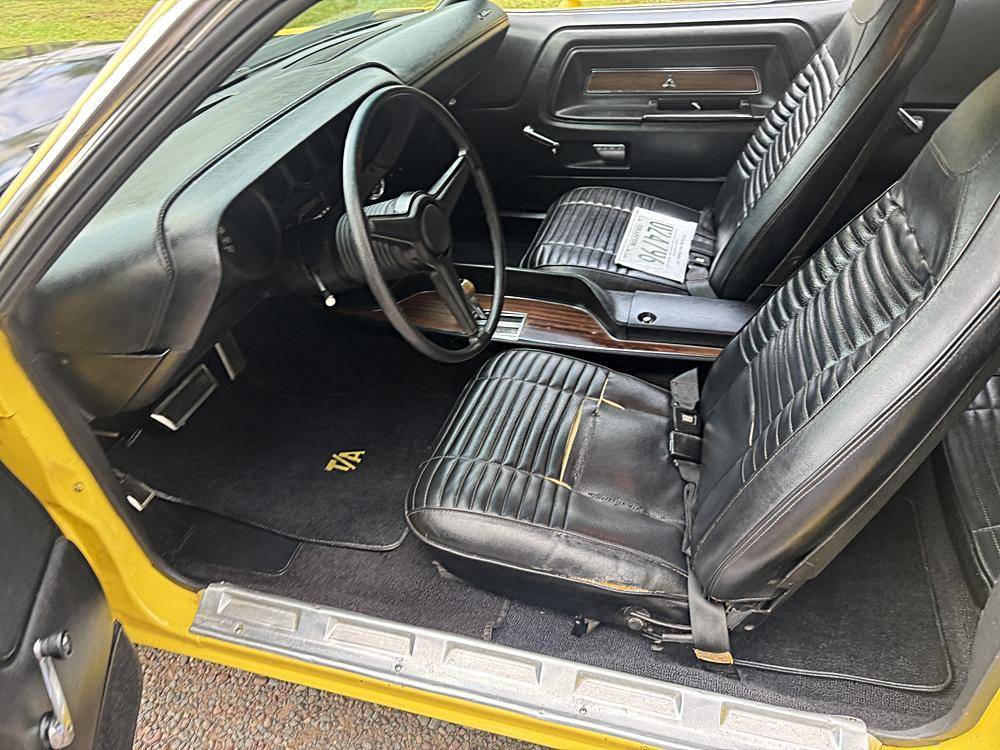 Dodge-challenger-1970-yellow-15