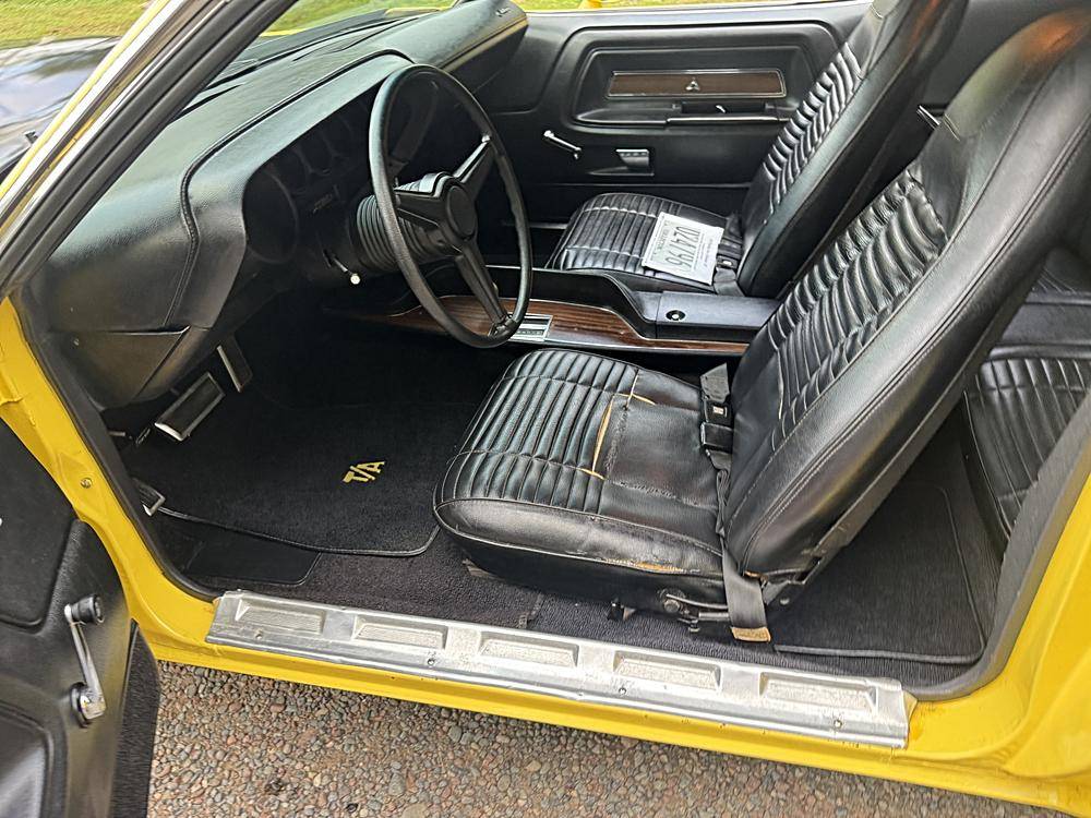 Dodge-challenger-1970-yellow-16