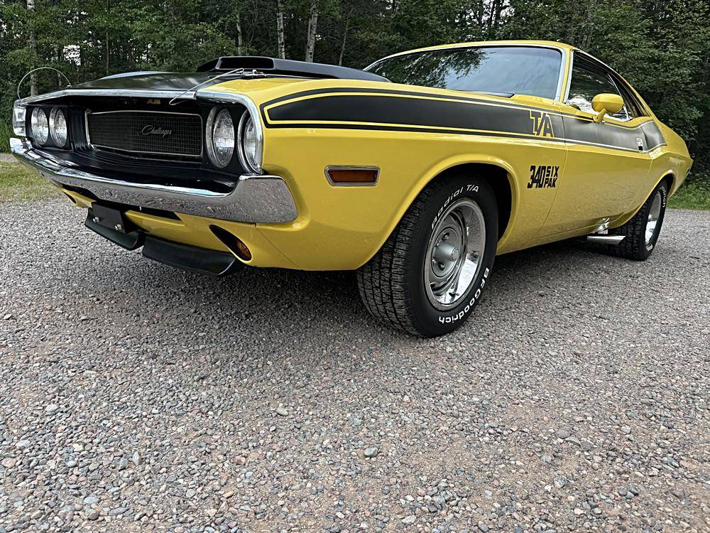 Dodge-challenger-1970-yellow-2