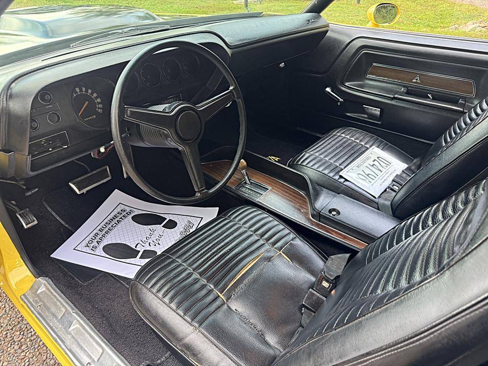 Dodge-challenger-1970-yellow-21
