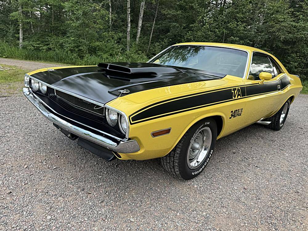 Dodge-challenger-1970-yellow