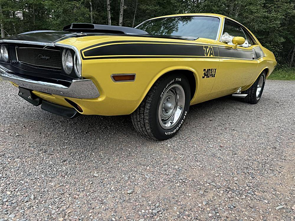 Dodge-challenger-1970-yellow-3
