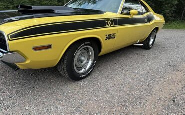 Dodge-challenger-1970-yellow-4