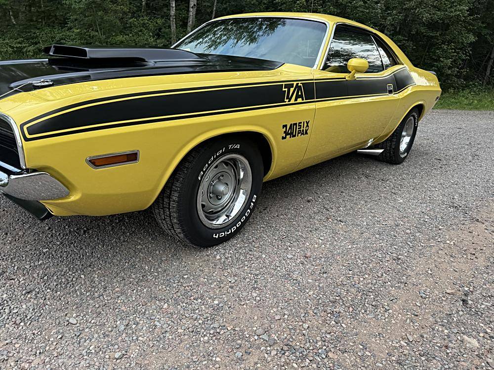 Dodge-challenger-1970-yellow-4