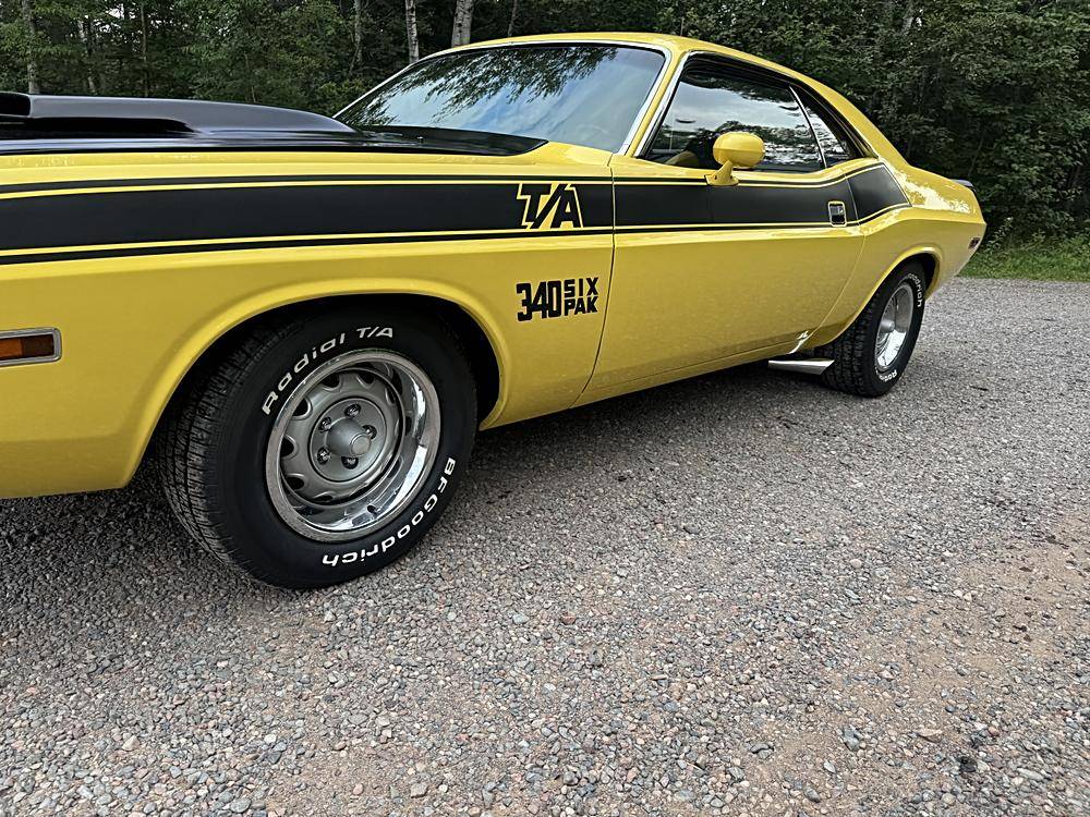 Dodge-challenger-1970-yellow-5