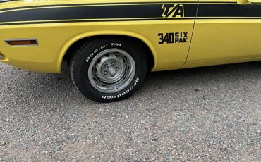Dodge-challenger-1970-yellow-6