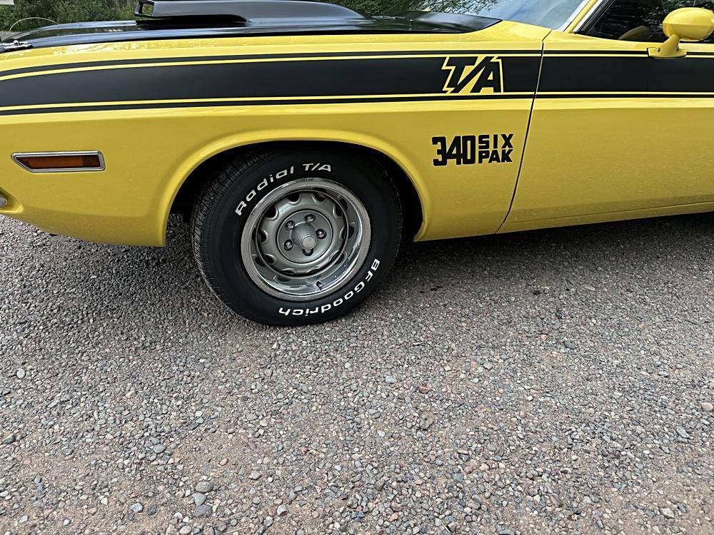 Dodge-challenger-1970-yellow-6