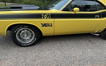 Dodge-challenger-1970-yellow-8