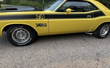 Dodge-challenger-1970-yellow-9