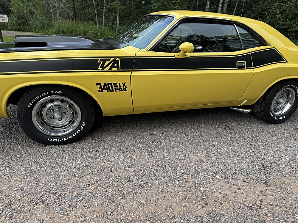 Dodge-challenger-1970-yellow-9