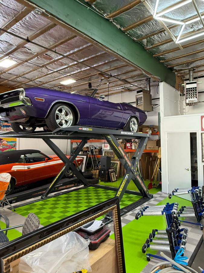 Dodge-challenger-convertible-1970-purple-7