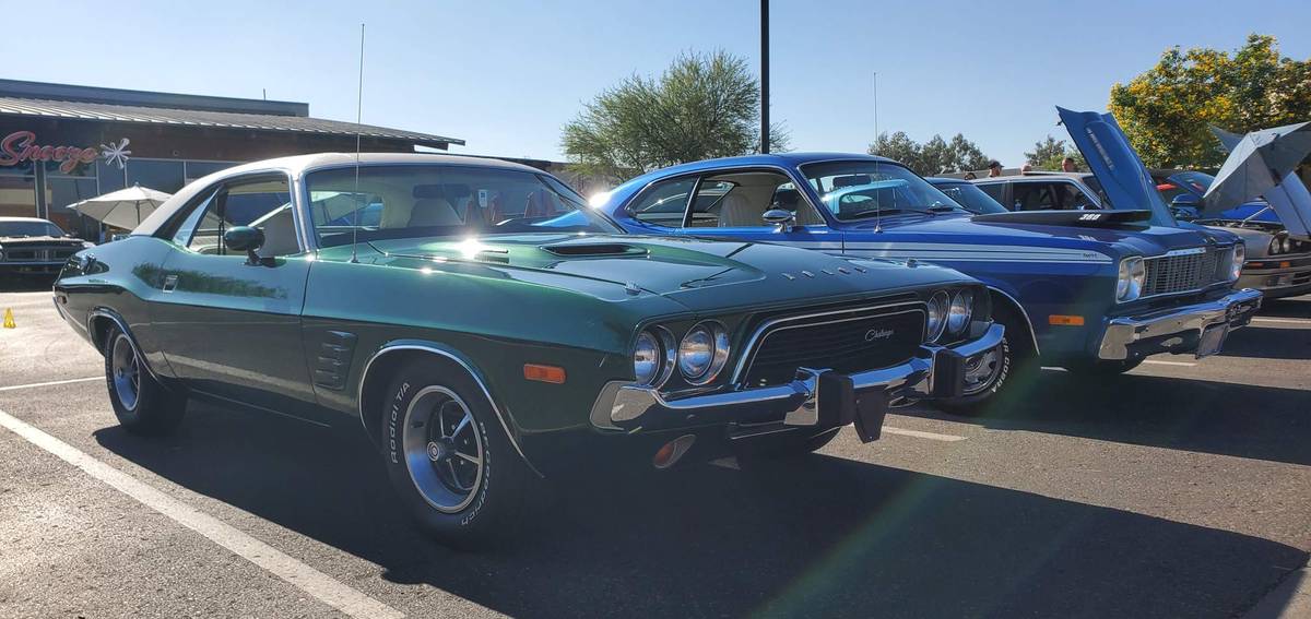 Dodge-challenger-rallye-1974-green-1