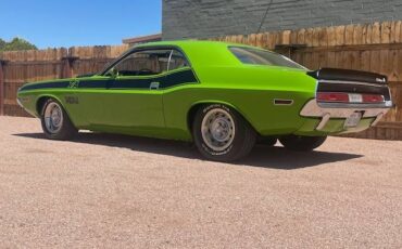 Dodge-challenger-rt-1970-red-12