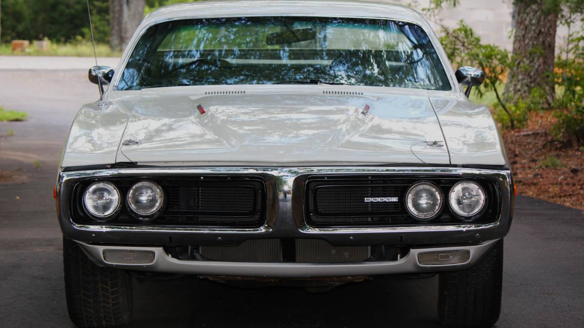 Dodge-charger-1973-white-5