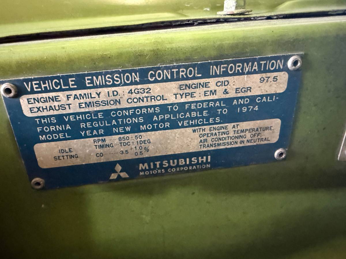 Dodge-colt-1974-green-16