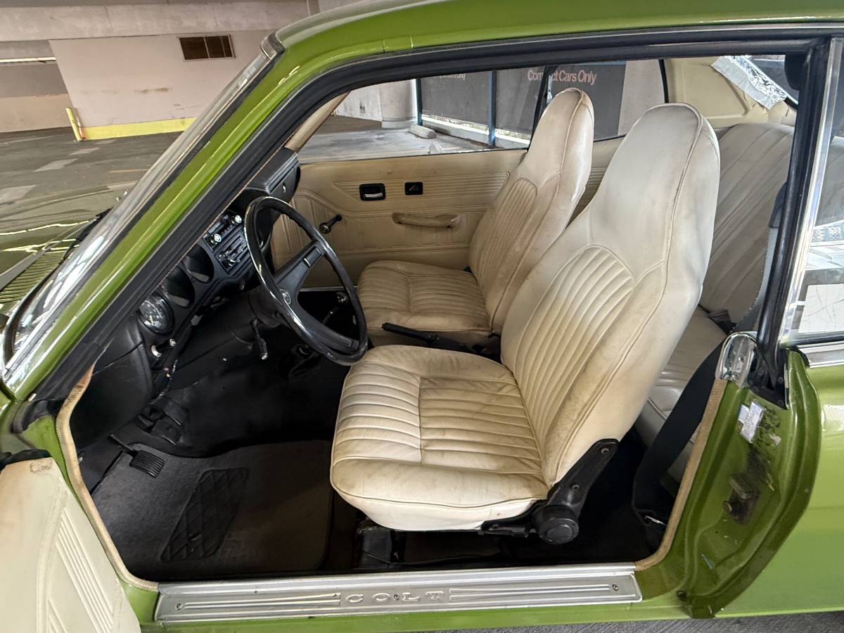 Dodge-colt-1974-green-9