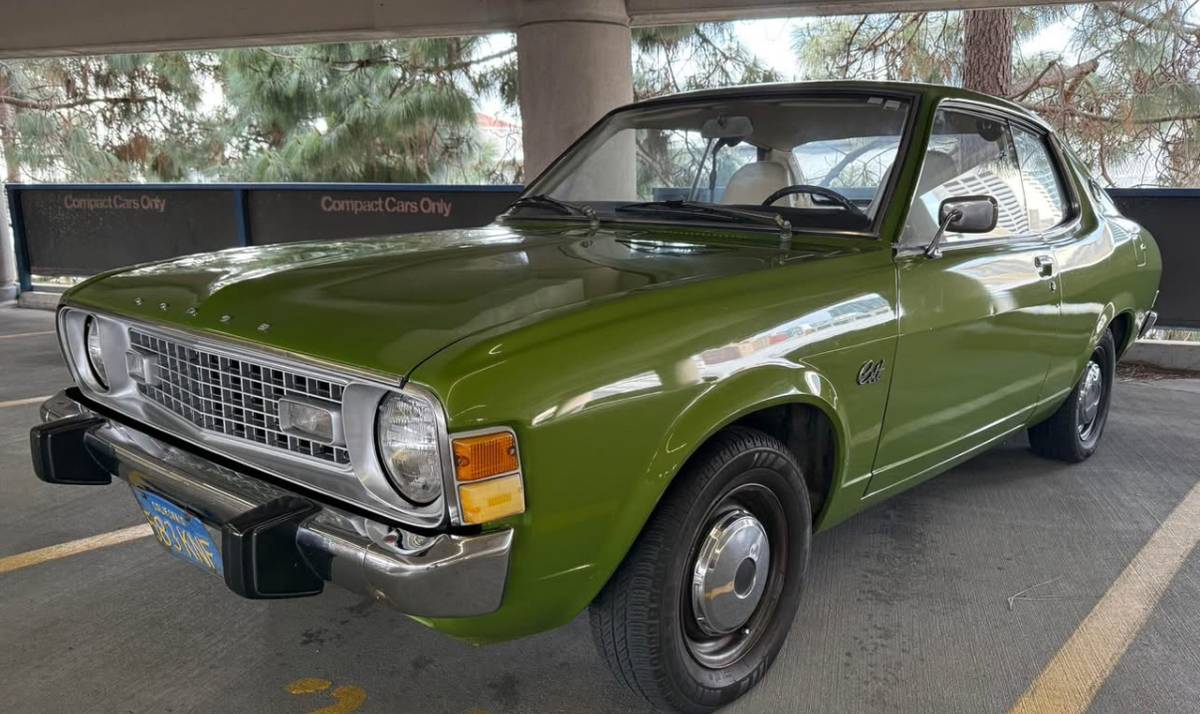Dodge-colt-1974-green