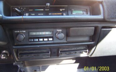 Dodge-colt-1980-orange-11