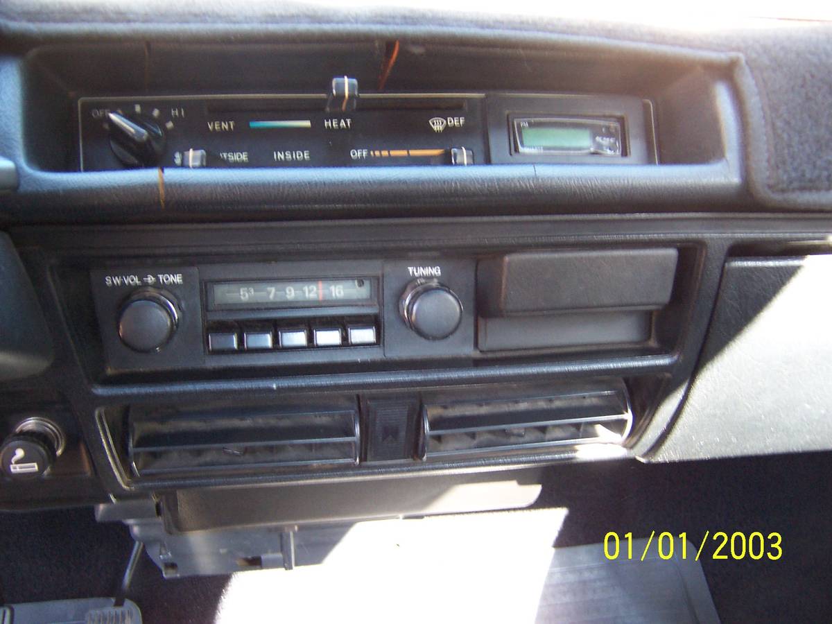 Dodge-colt-1980-orange-11