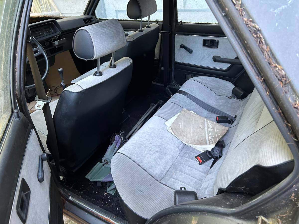 Dodge-colt-1984-grey-2