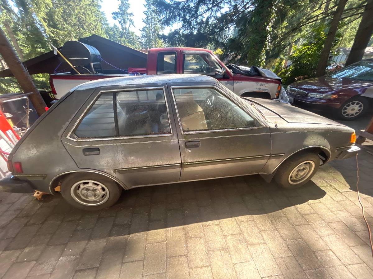 Dodge-colt-1984-grey