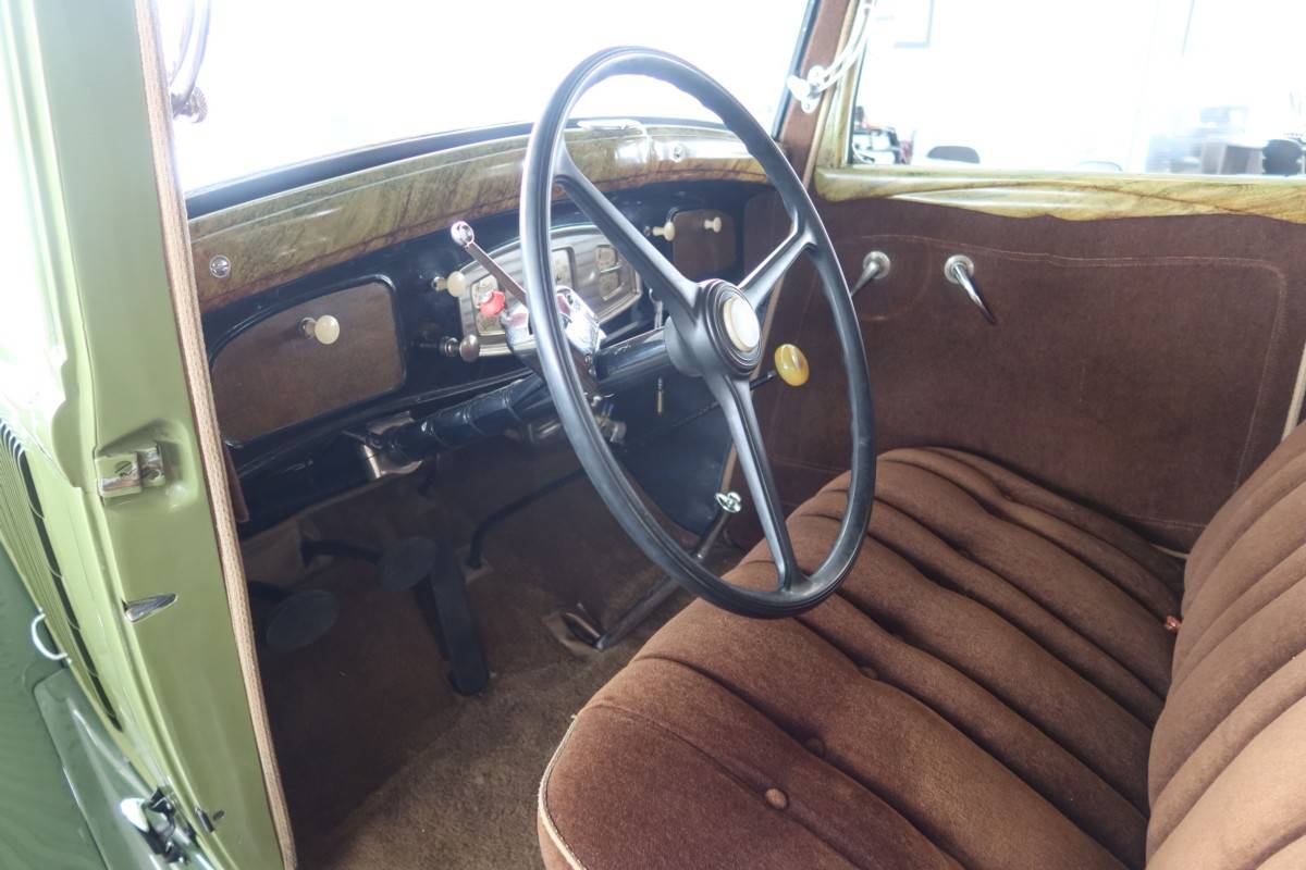 Dodge-coupe-1933-green-3
