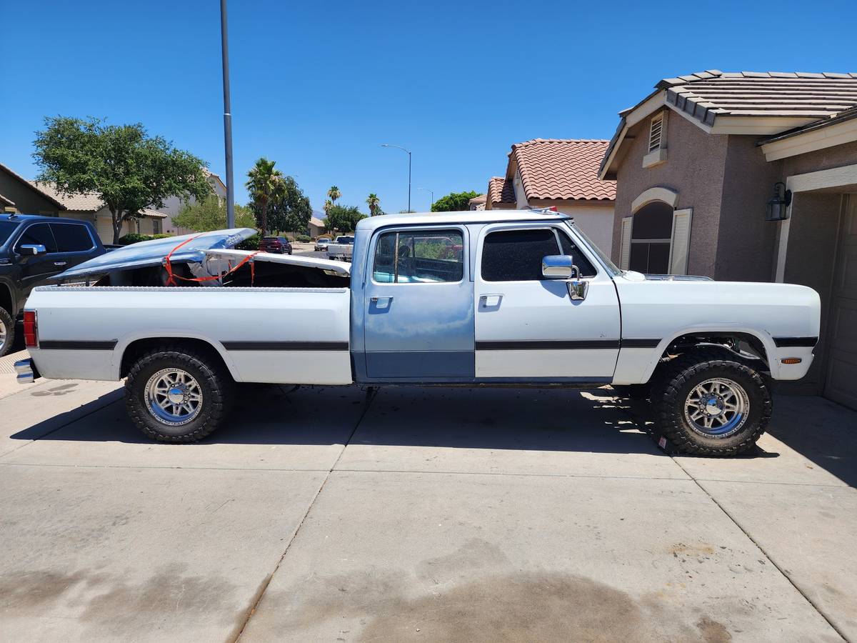 Dodge-d-series-350-diesel-1985-white