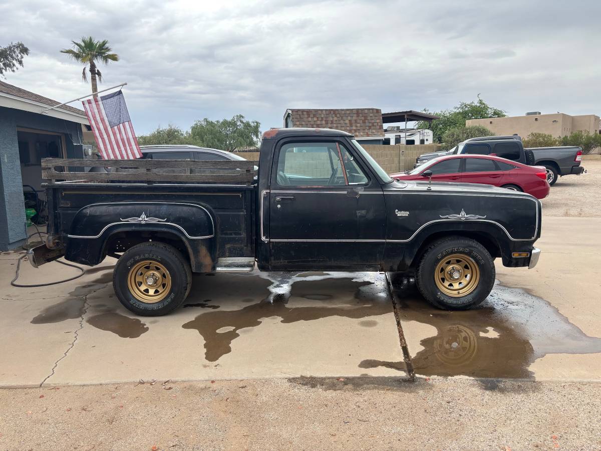 Dodge-d100-1976-black-3
