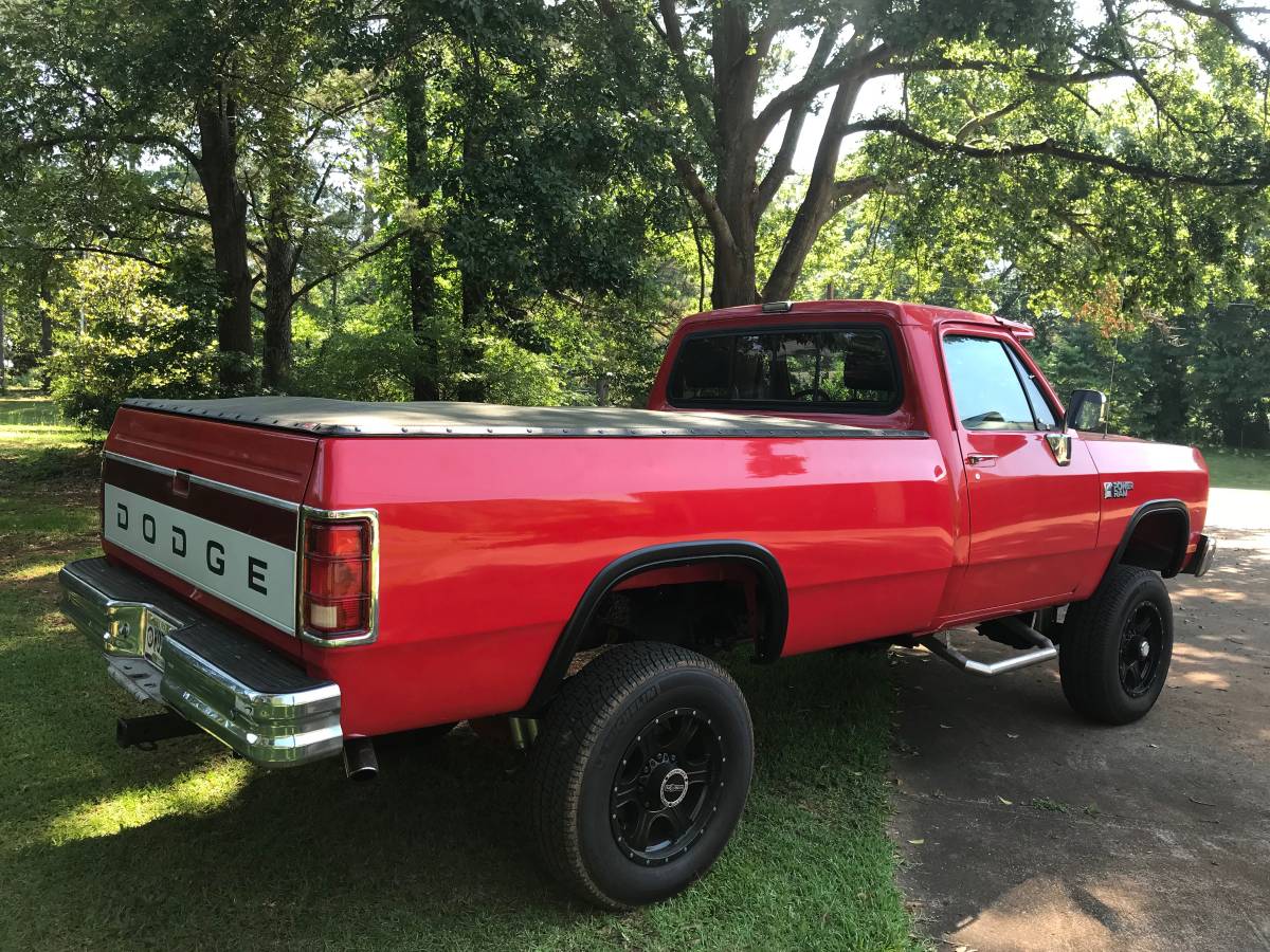 Dodge-d150-1984-red-11