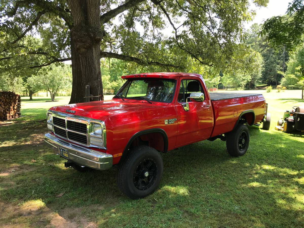 Dodge-d150-1984-red-12