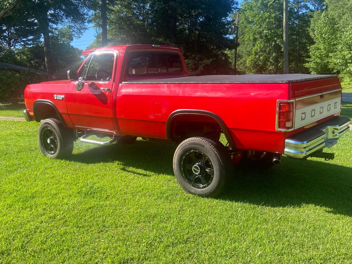 Dodge-d150-1984-red-4