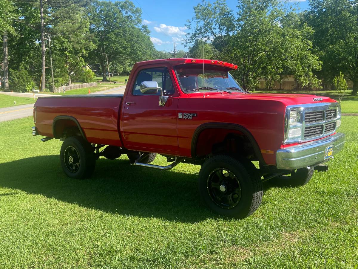 Dodge-d150-1984-red-7