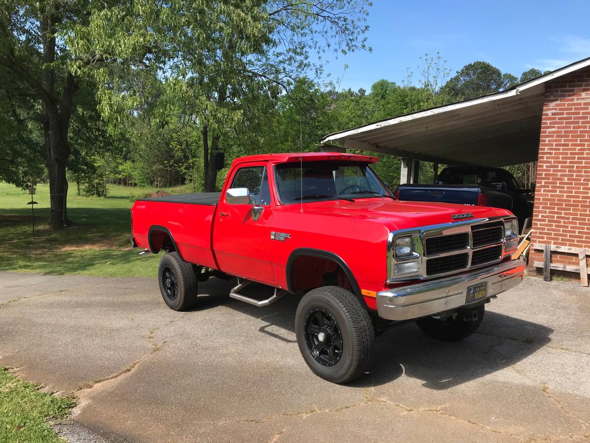 Dodge-d150-1984-red-8