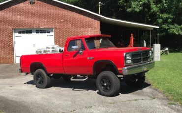 Dodge-d150-1984-red-9
