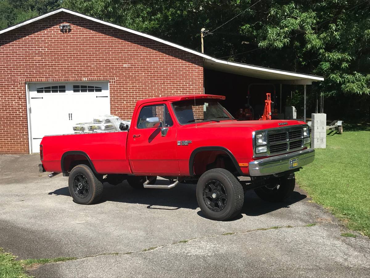 Dodge-d150-1984-red-9