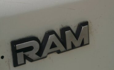 Dodge-d150-ram-1982-white-4