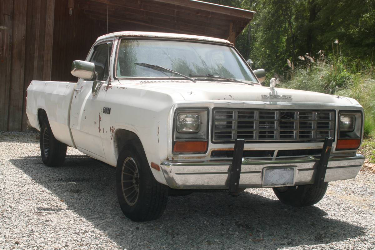 Dodge-d150-ram-1982-white