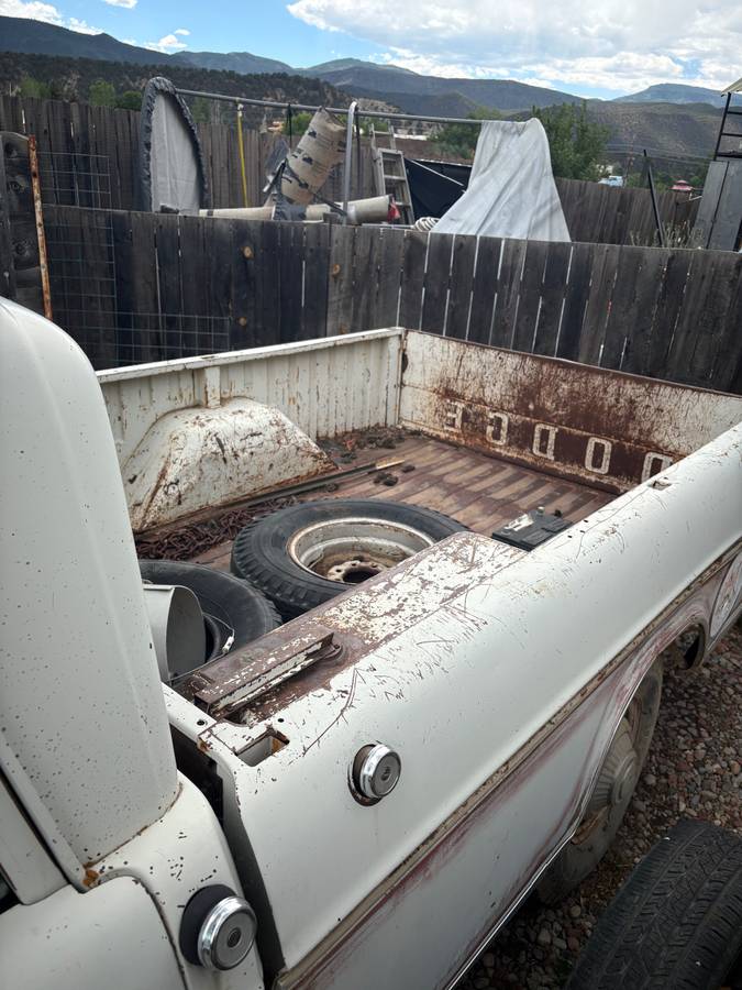 Dodge-d200-1970-white-2