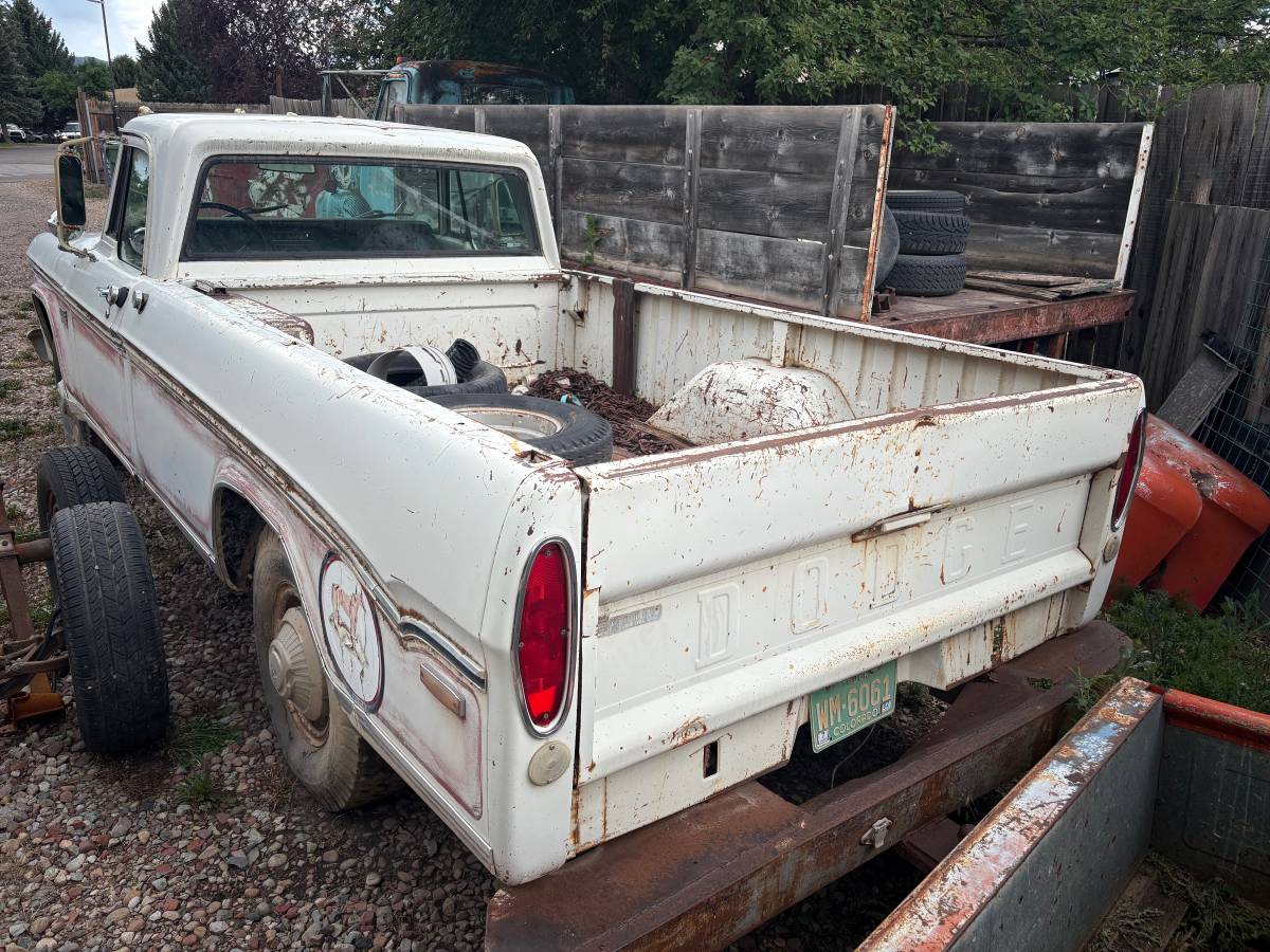Dodge-d200-1970-white-3