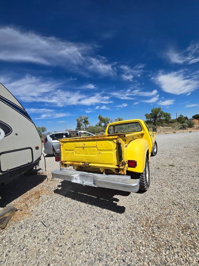 Dodge-d200-1976-yellow