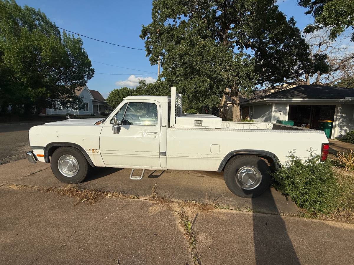 Dodge-d250-diesel-1992-white-1