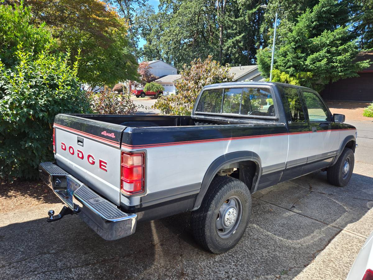 Dodge-dakota-4x4-extended-cab-1991-black-1