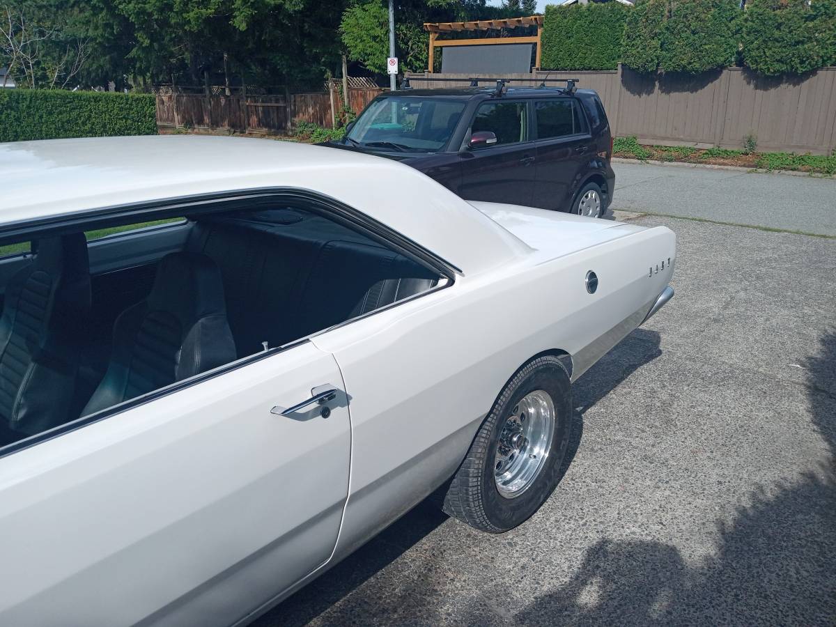 Dodge-dart-1967-white-2