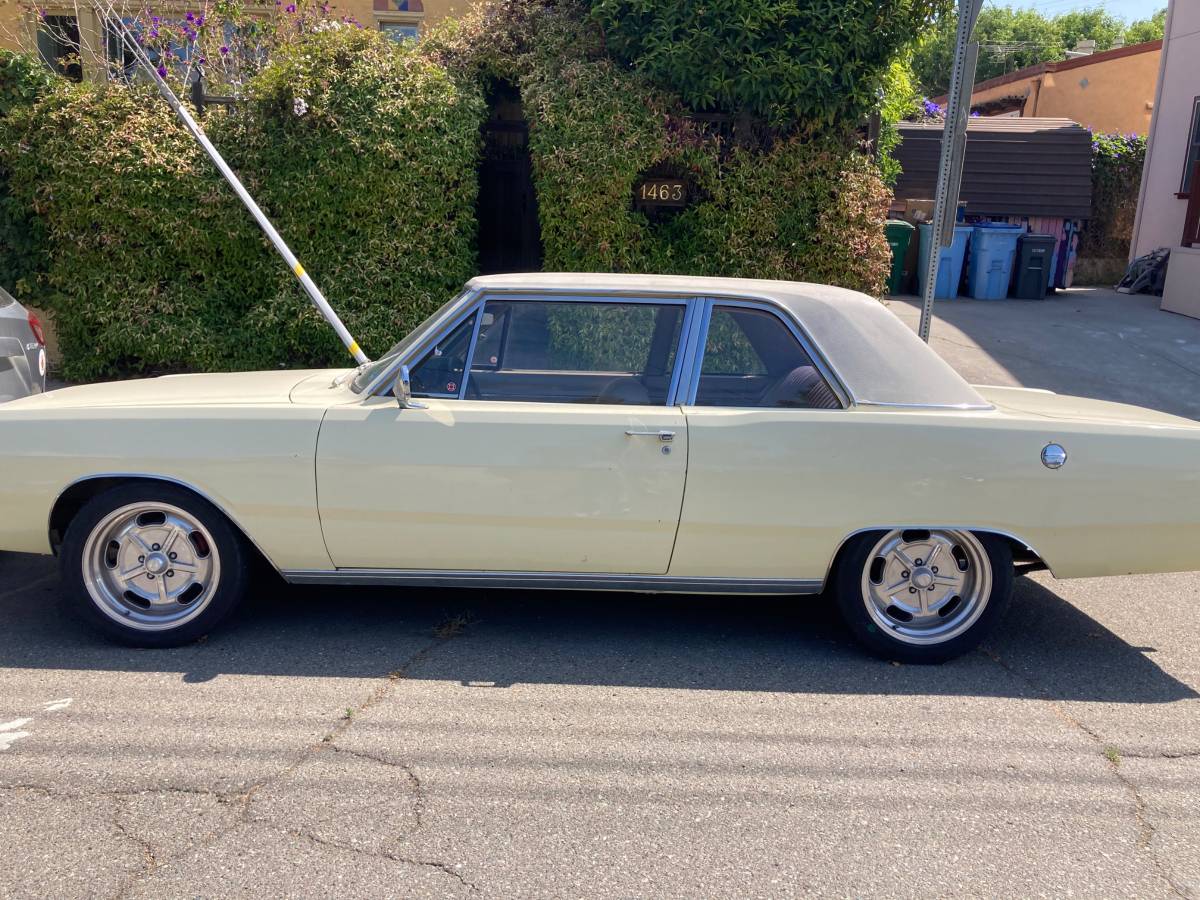 Dodge-dart-1967-yellow