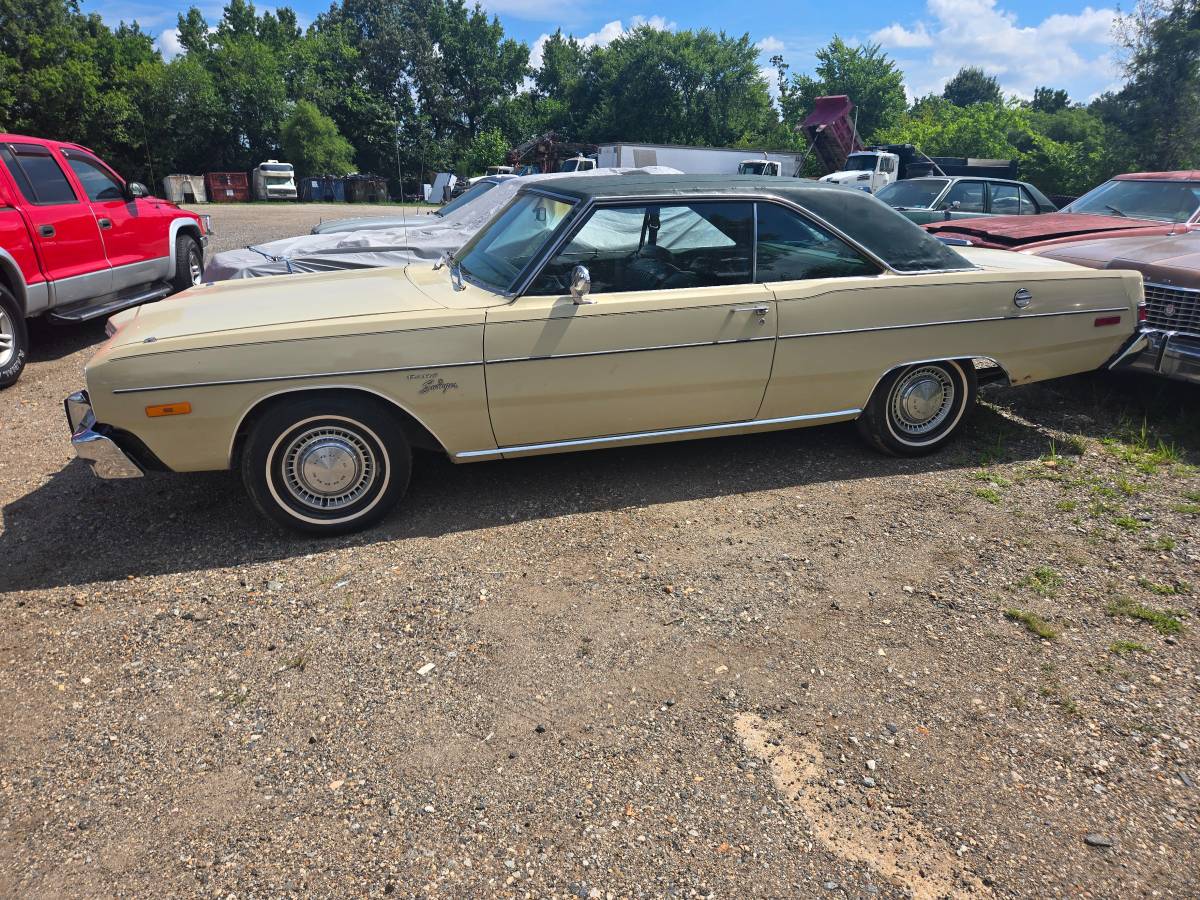 Dodge-dart-1975-yellow-22
