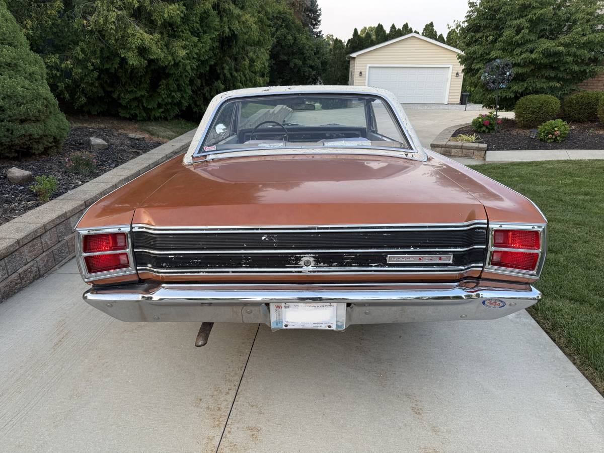 Dodge-dart-gt-1969-custom-4