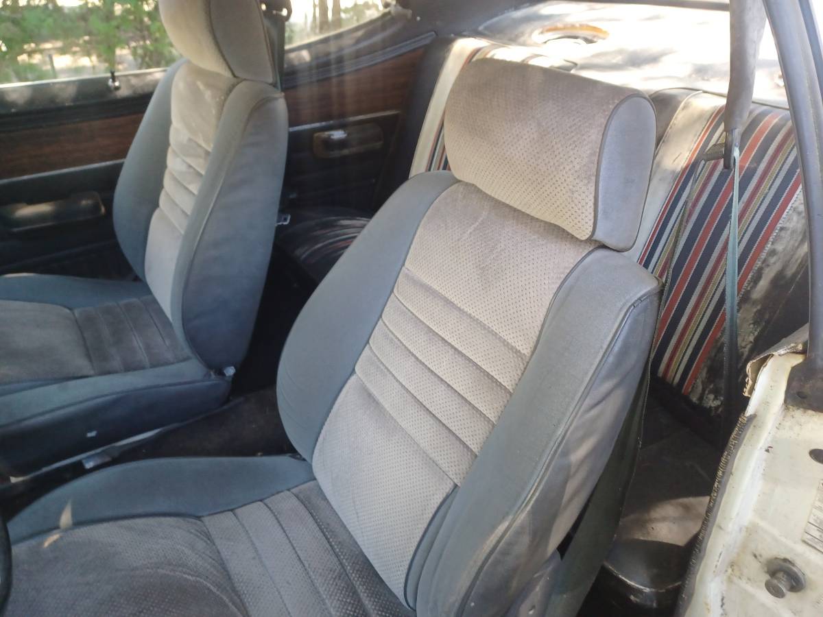 Dodge-dart-sport-spirit-of-76-1976-white-5